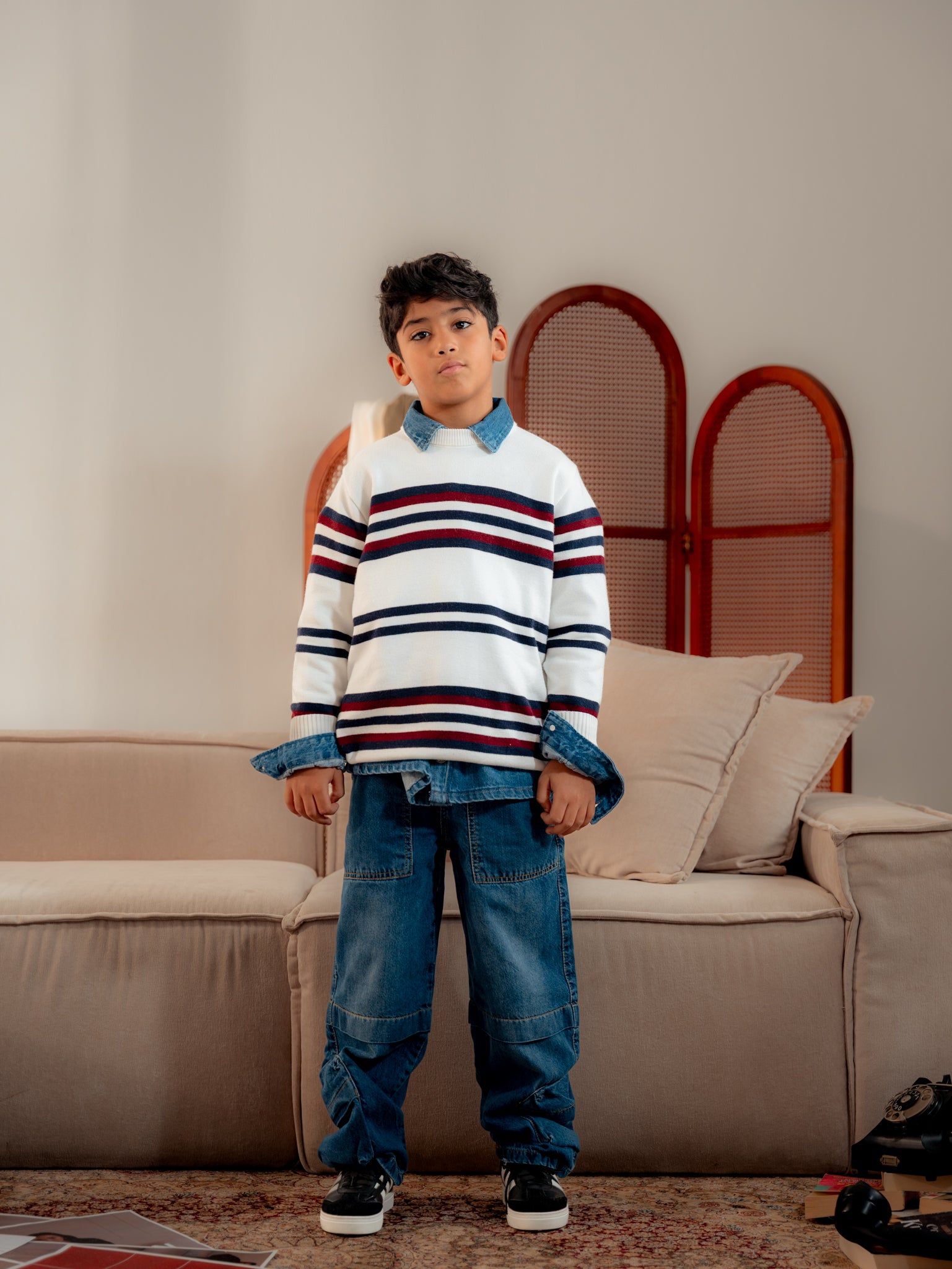 بلوفر مخطط برقبة دائرية