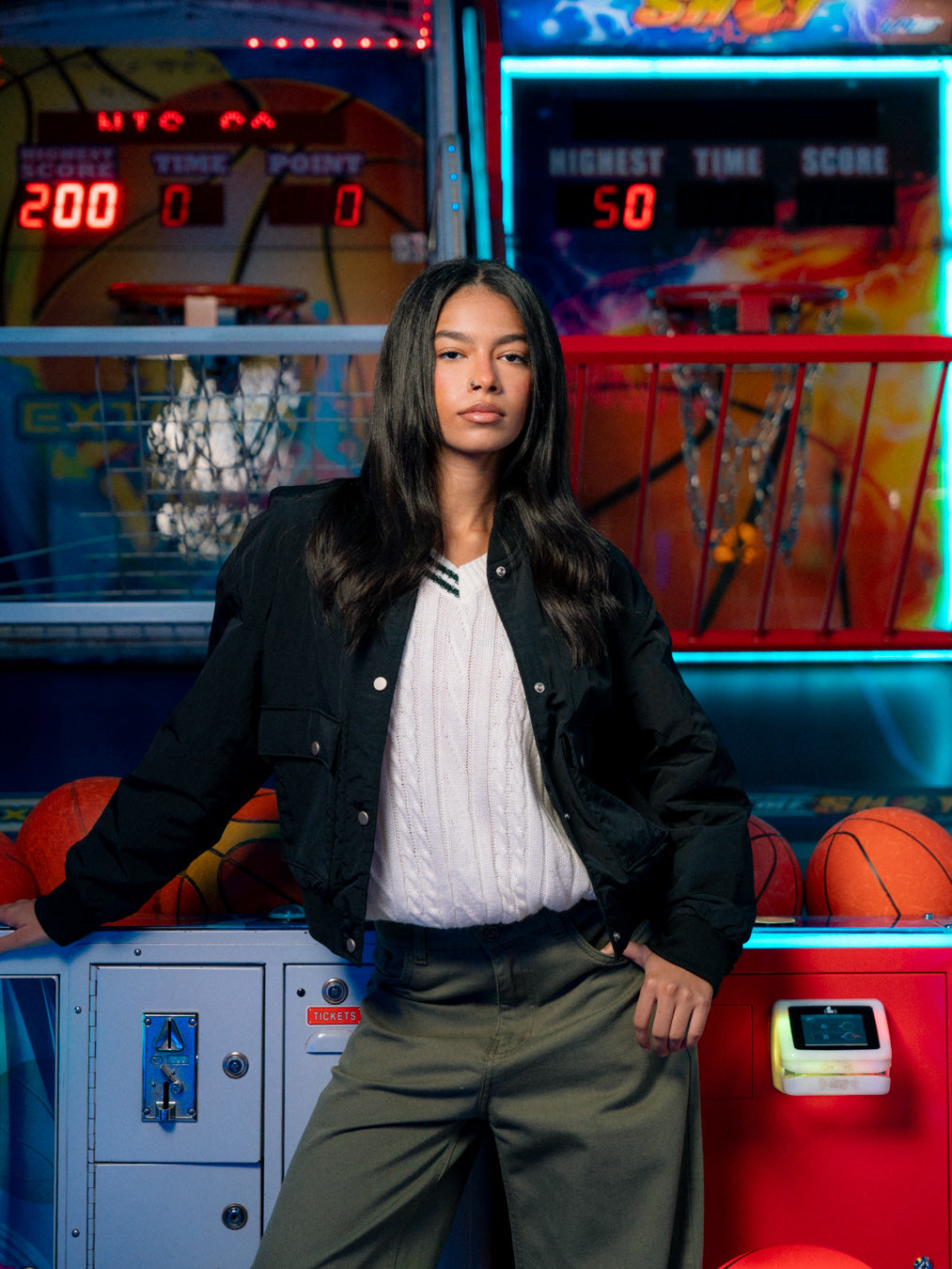 بلوفر نسائي مقاوم للماء