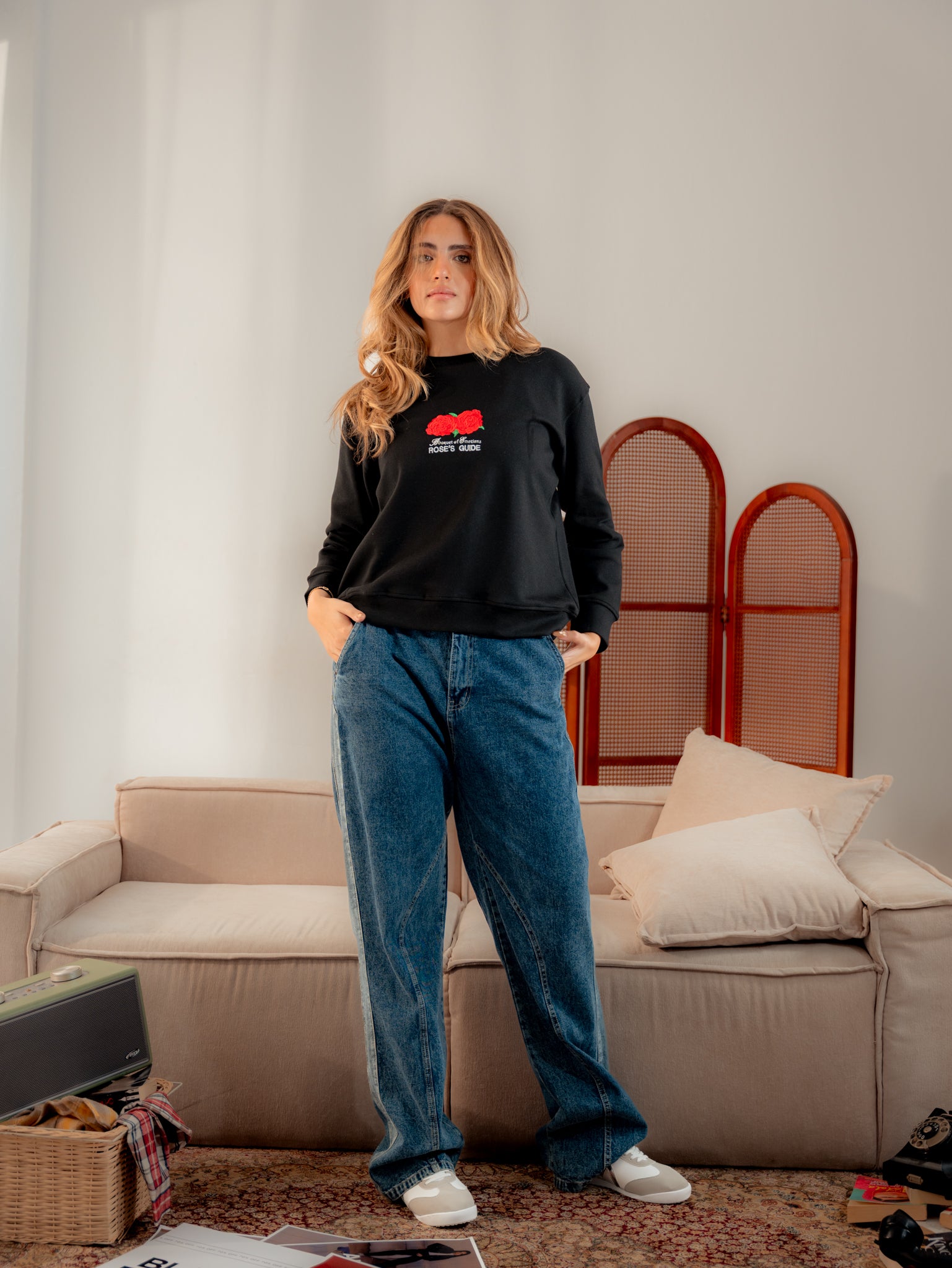 سويت شيرت رجالي برقبة مستديرة وتطريز