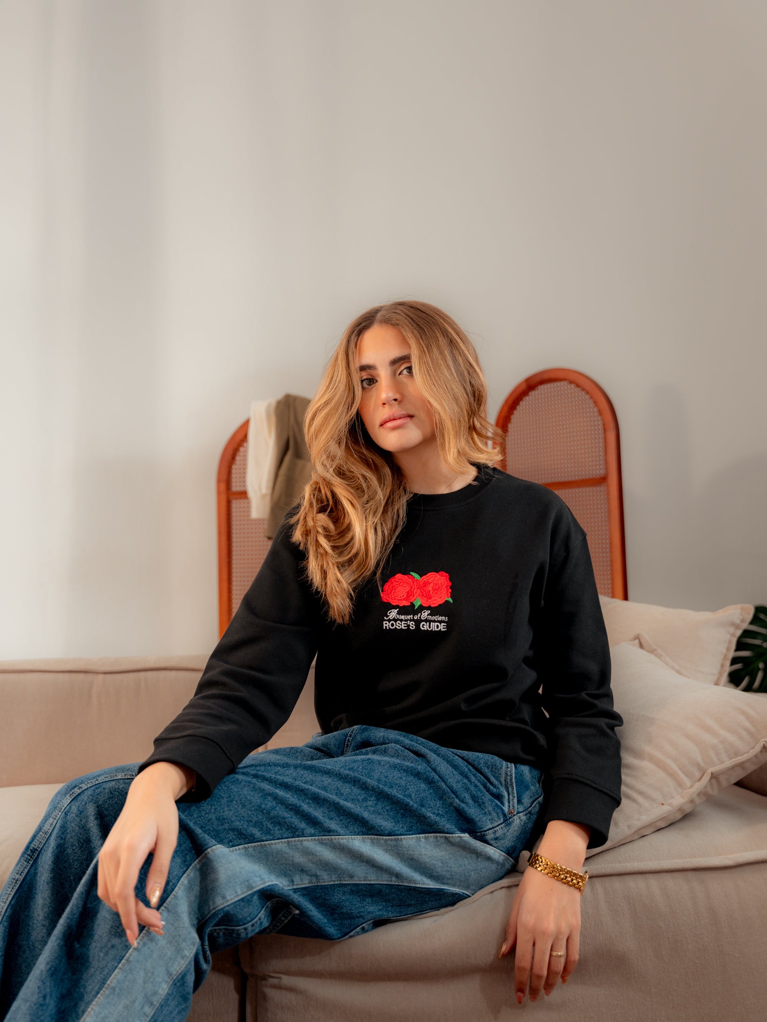 سويت شيرت رجالي برقبة مستديرة وتطريز