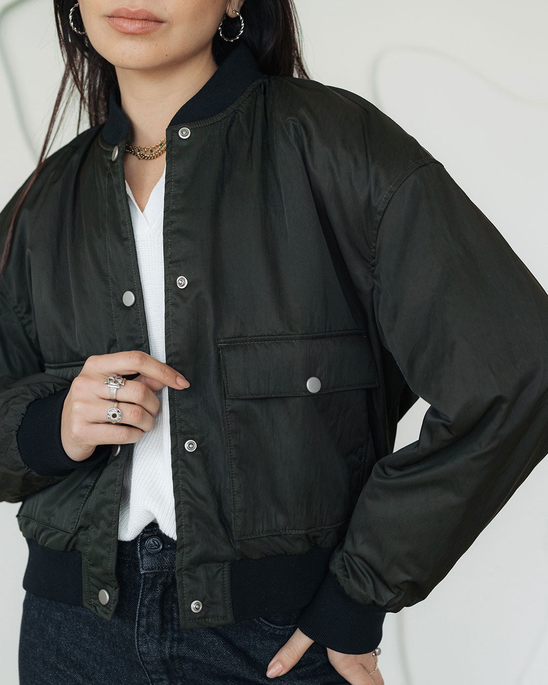 بلوفر نسائي مقاوم للماء