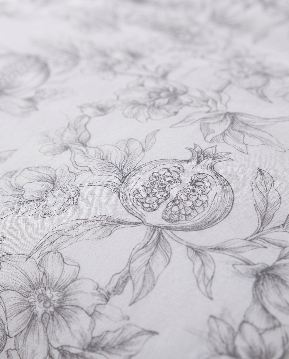 Reversible Botanical Velvet Duvet Set &2 Pillowcases)