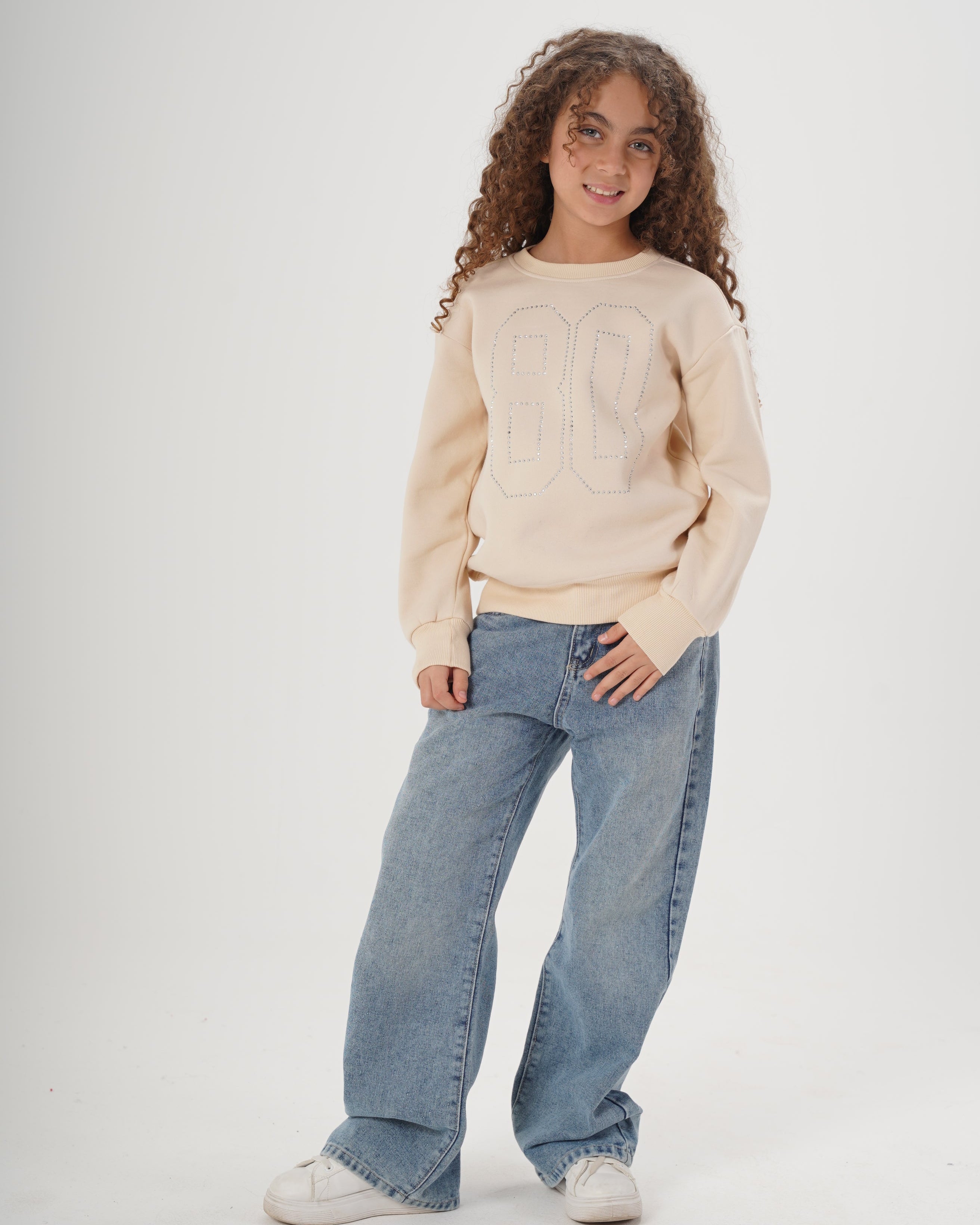 سويت شيرت بناتي برقبة دائرية بطبعة 80