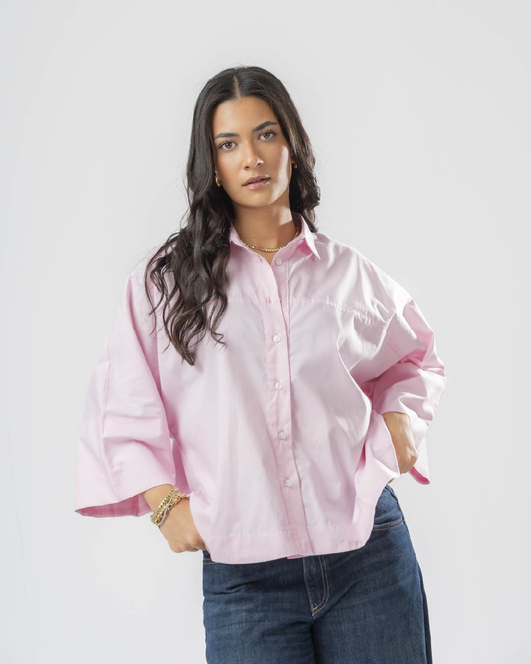 بلوزة بأكمام نصفية