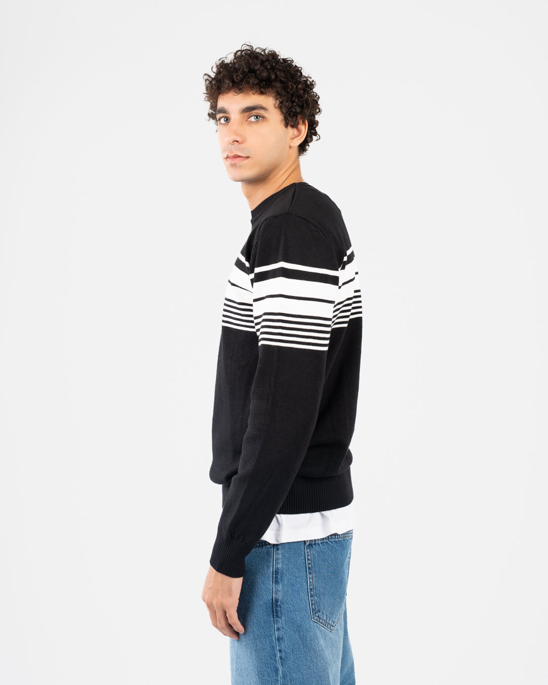 بلوفر رجالي برقبة دائرية