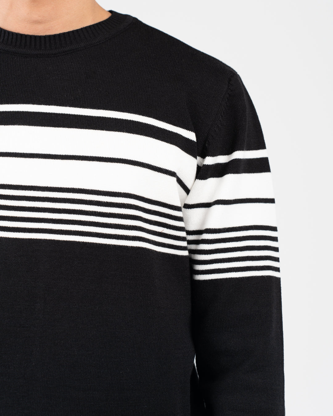 بلوفر رجالي برقبة دائرية