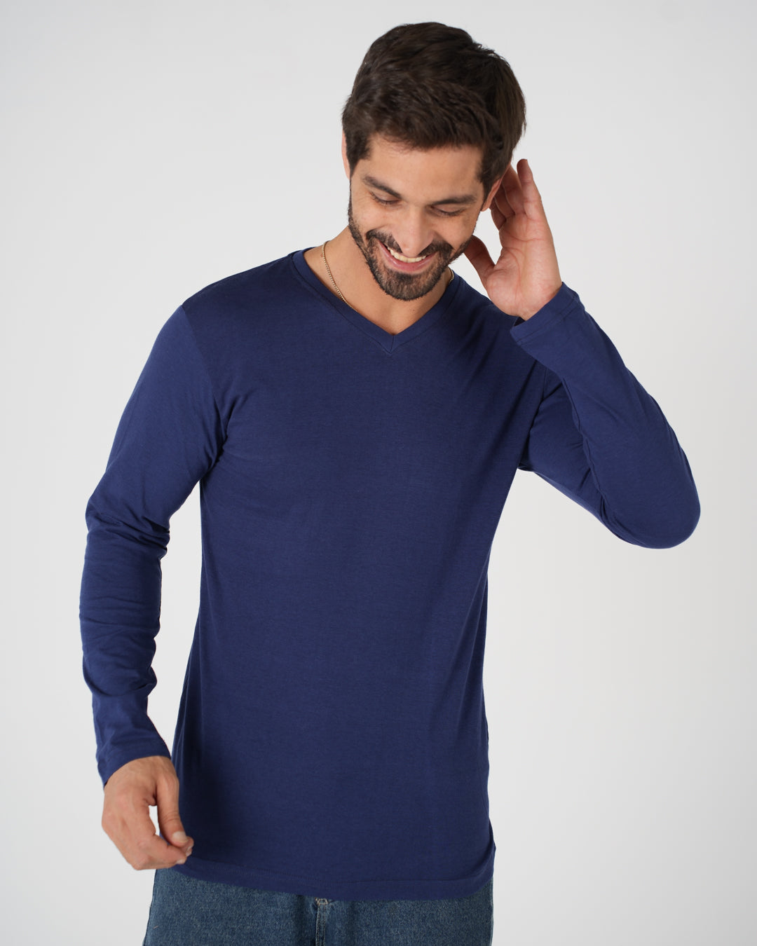 تي شيرت سادة برقبة V