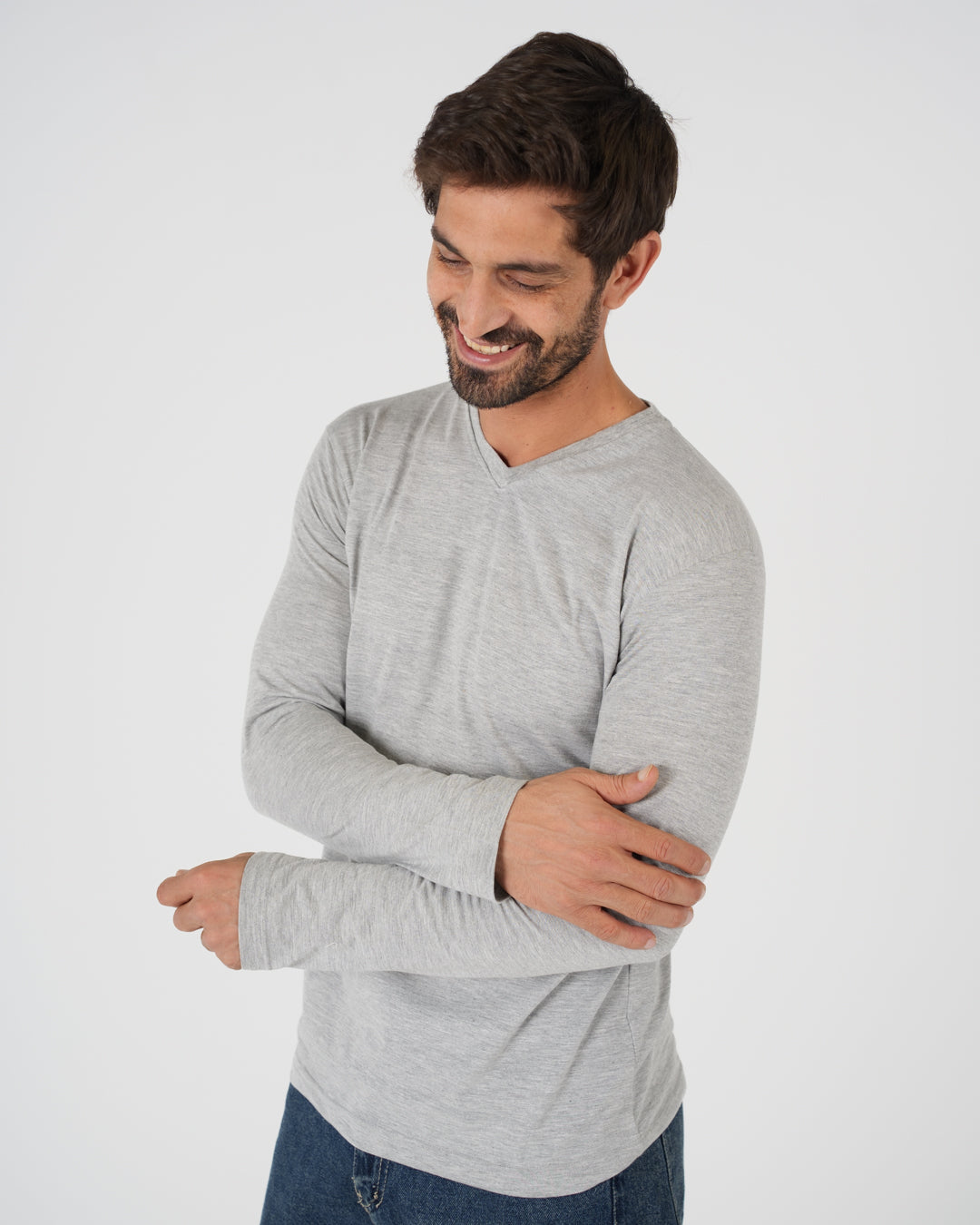 تي شيرت سادة برقبة V