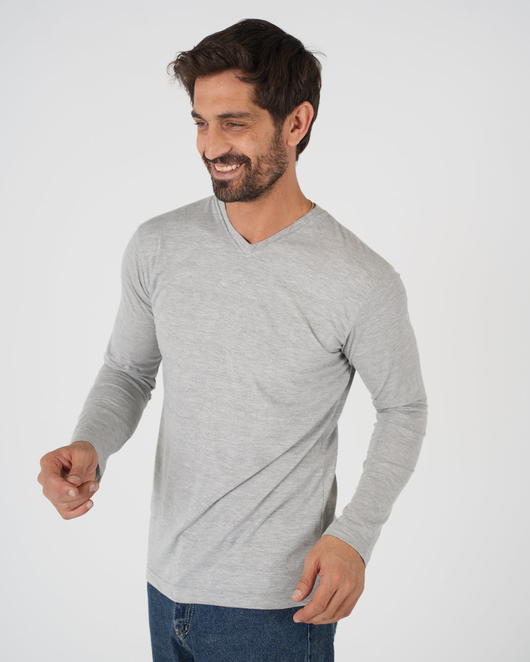 تي شيرت سادة برقبة V