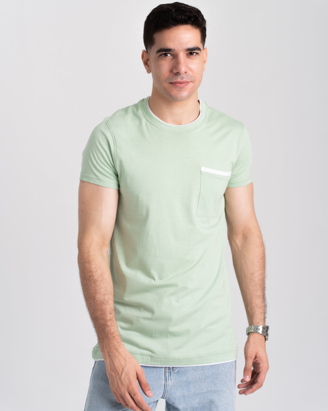 تي شيرت رجالي بأكمام قصيرة وجيب