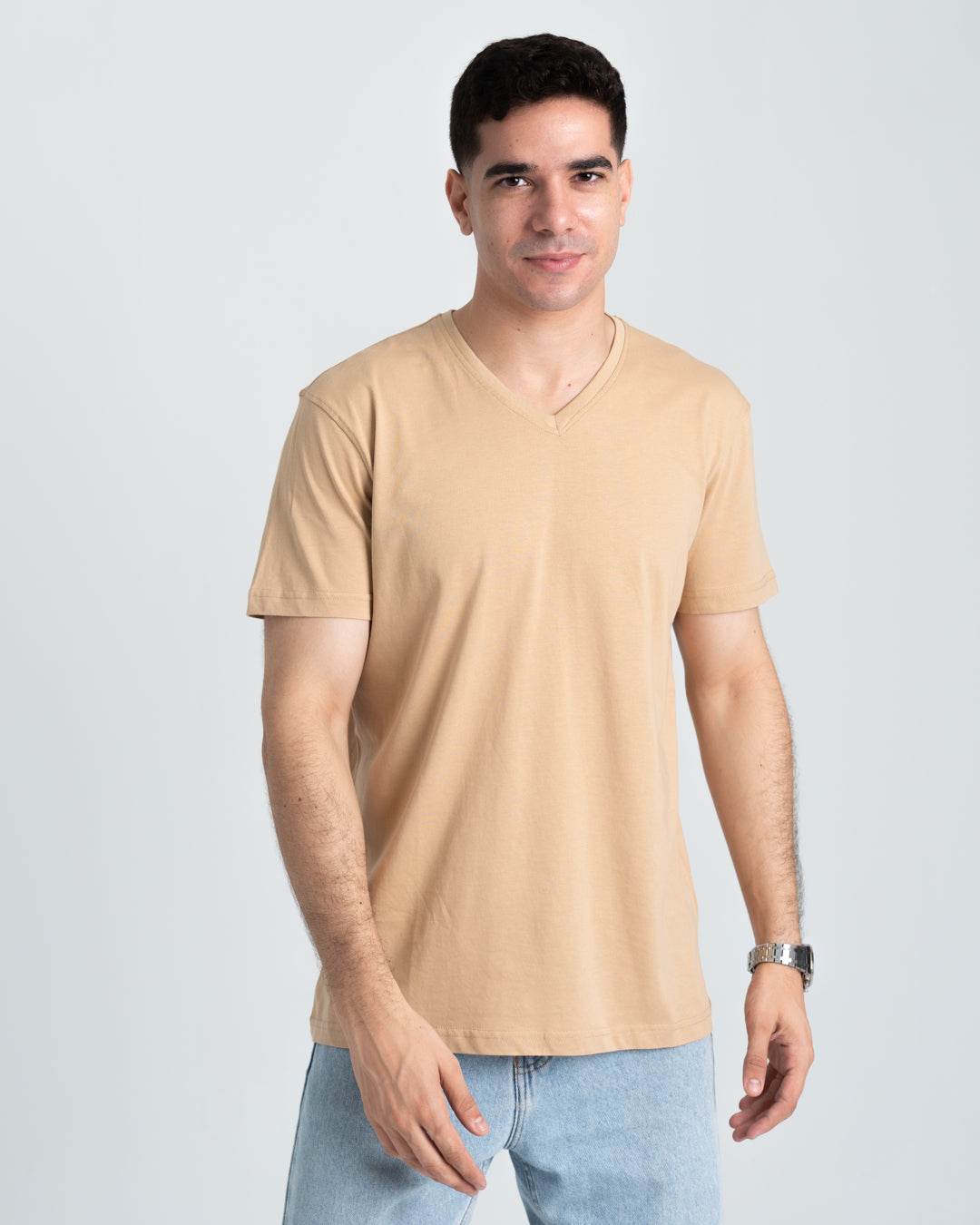 تي شيرت رجالي برقبة على شكل حرف V وأكمام نصفية
