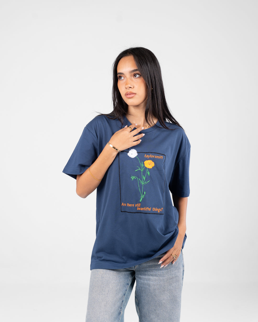 تي شيرت مطرز للنساء