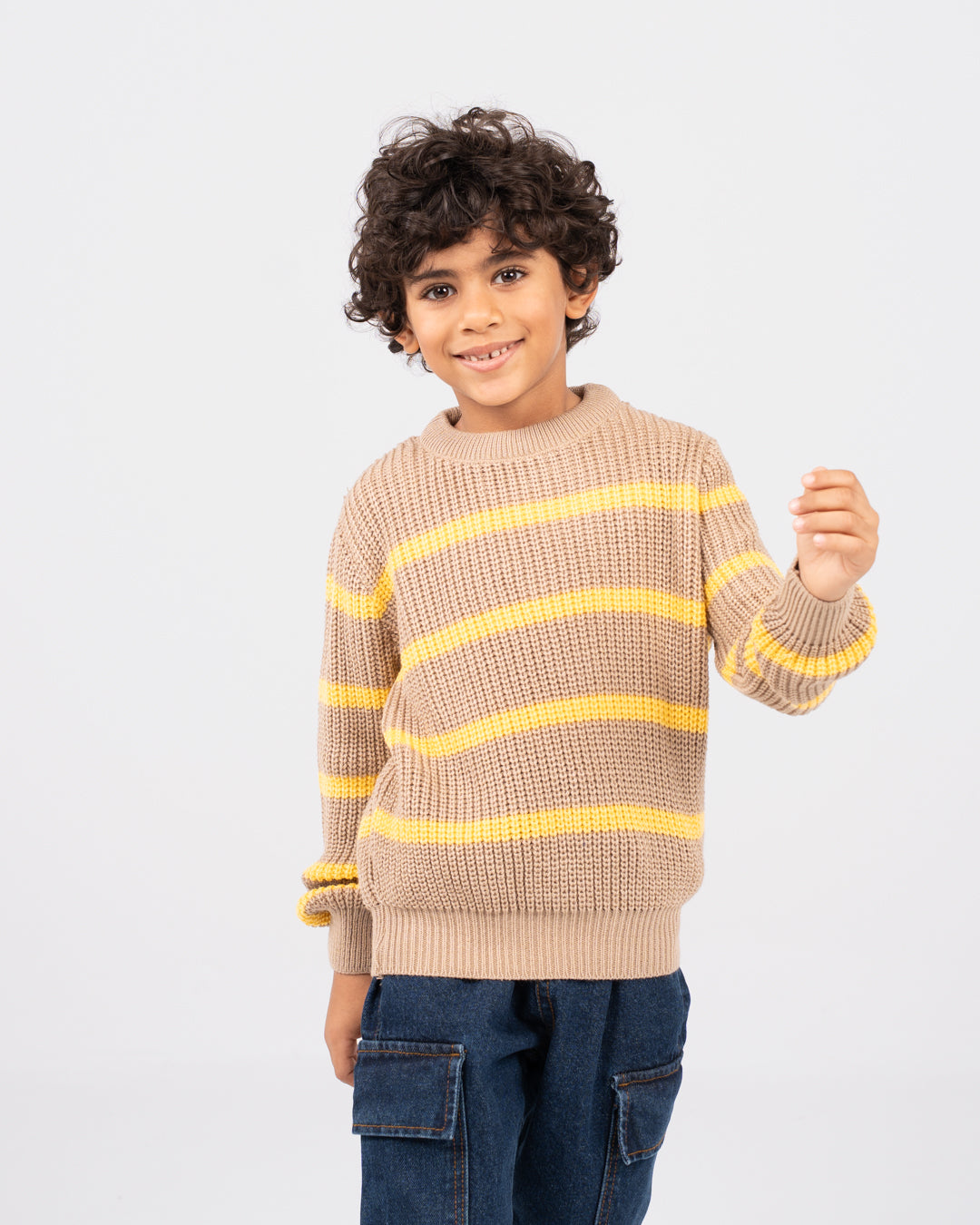 بلوفر مخطط برقبة دائرية