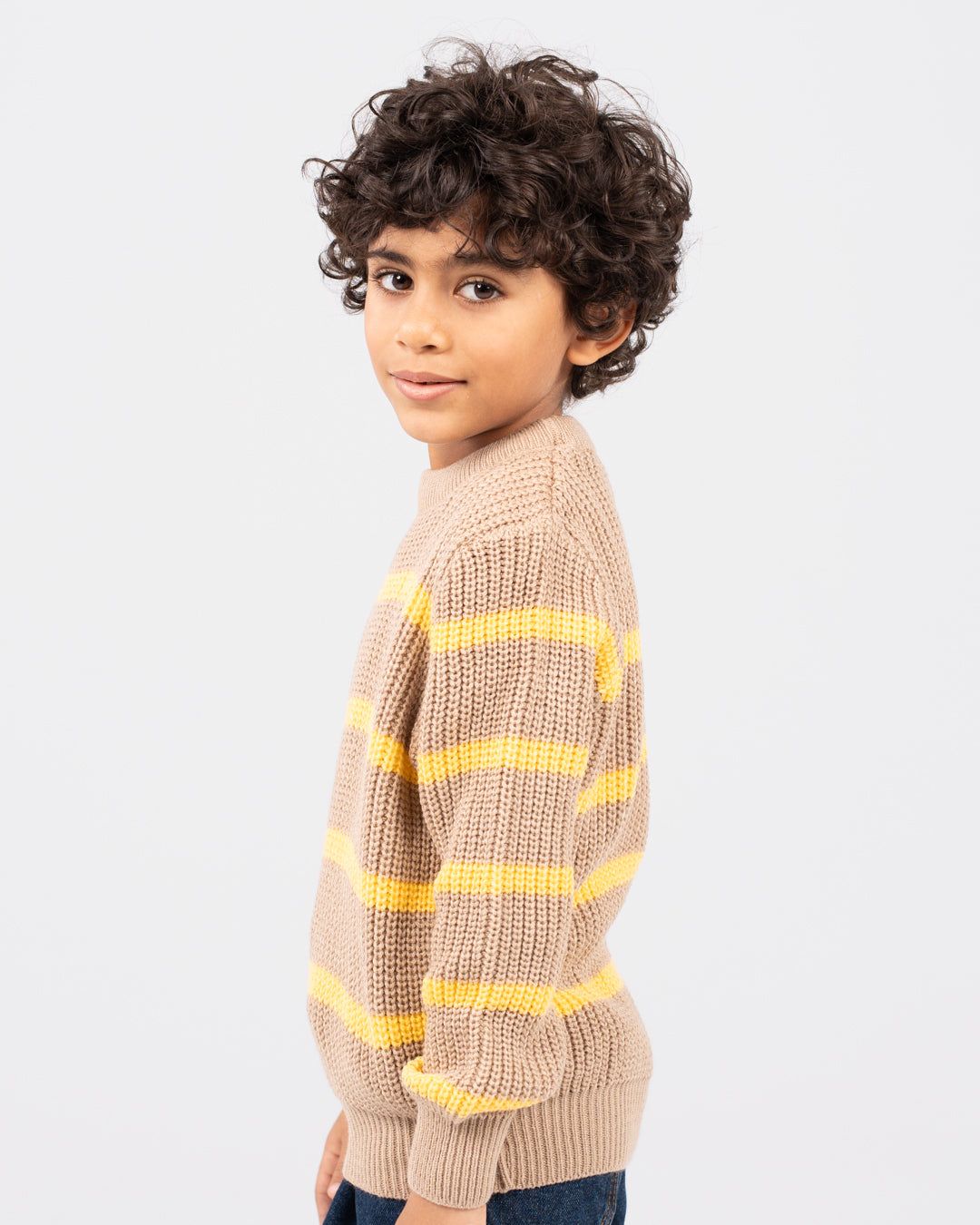 بلوفر مخطط برقبة دائرية