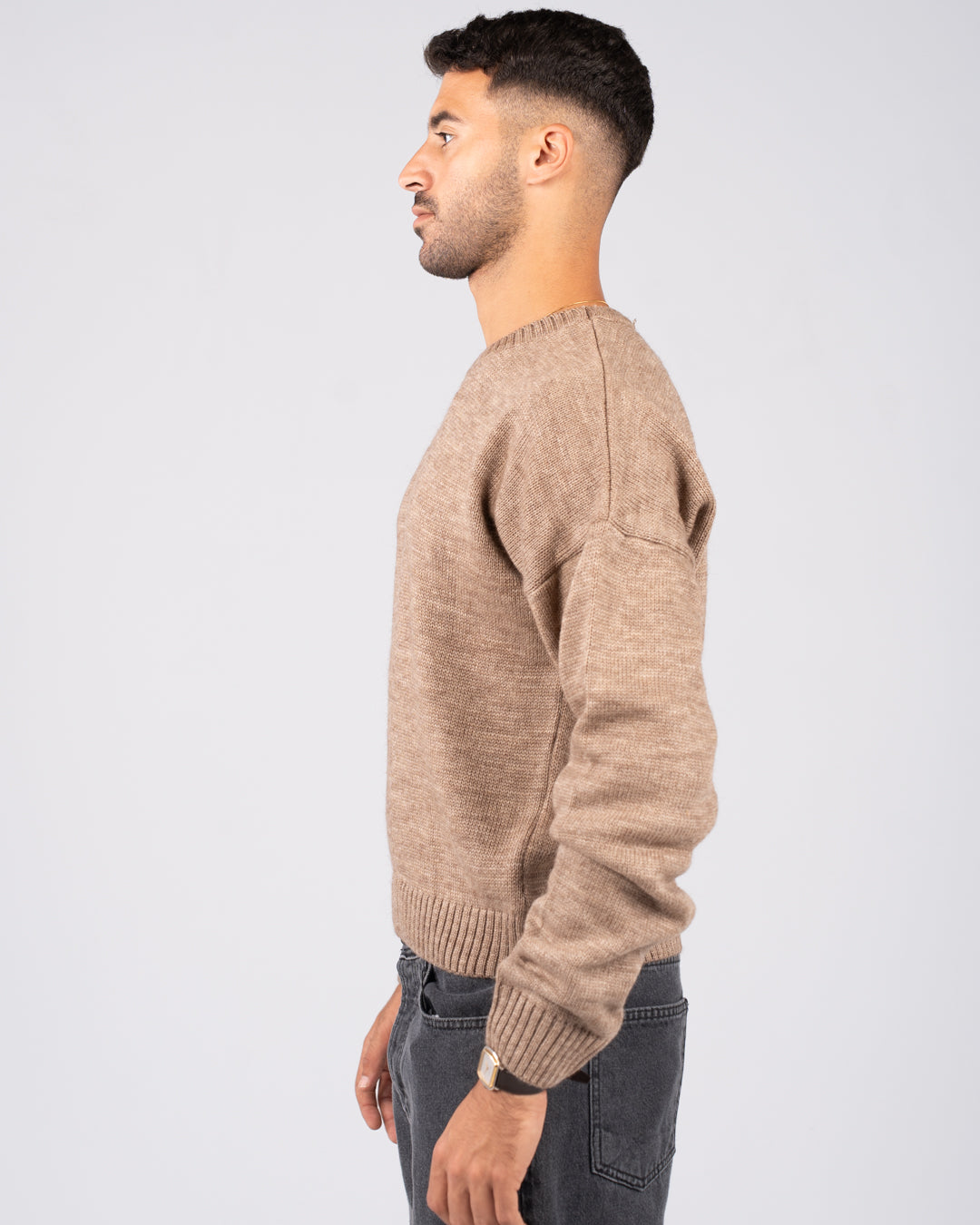 بلوفر رجالي برقبة دائرية