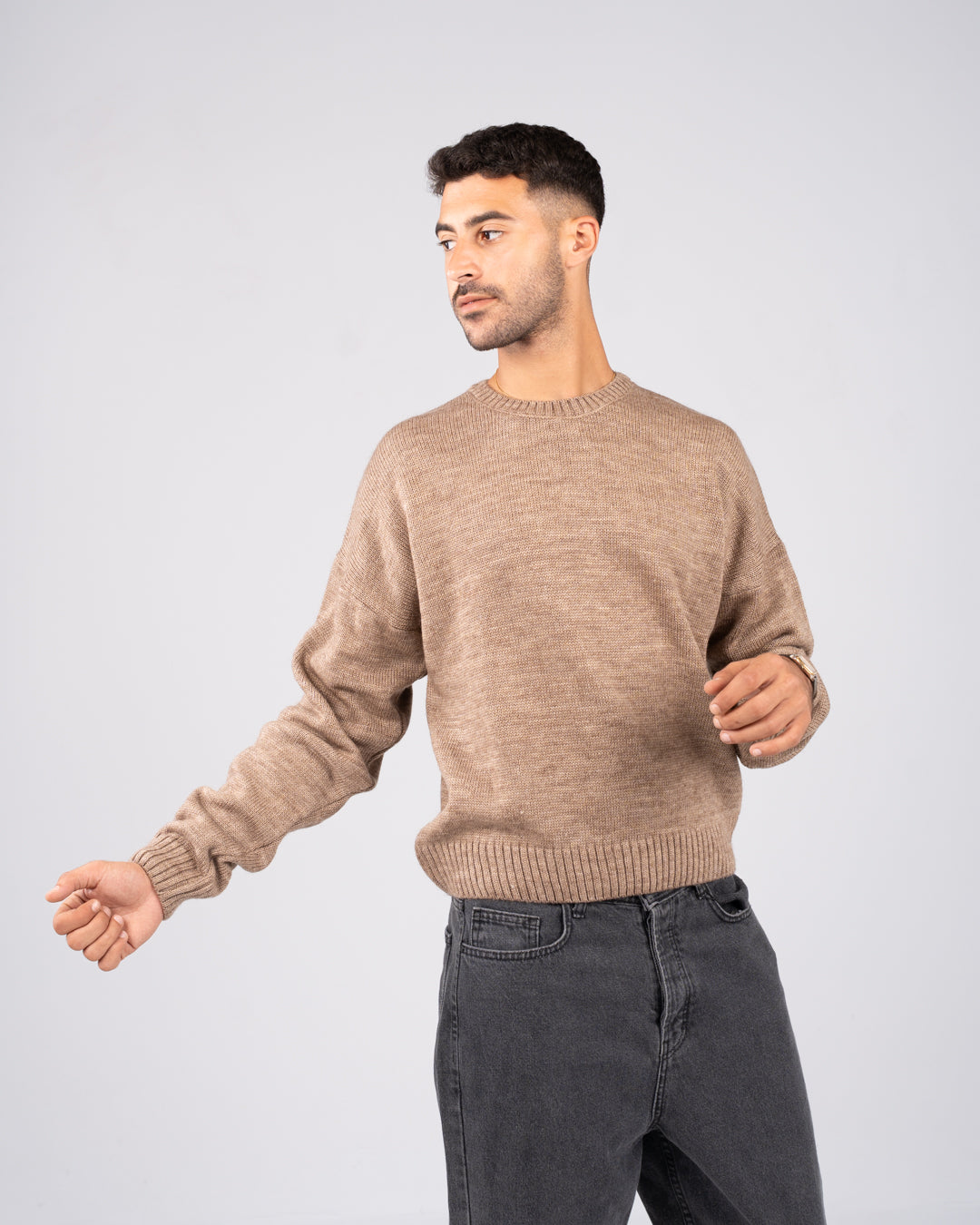 بلوفر رجالي برقبة دائرية