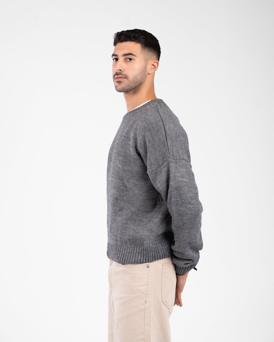 بلوفر رجالي برقبة دائرية