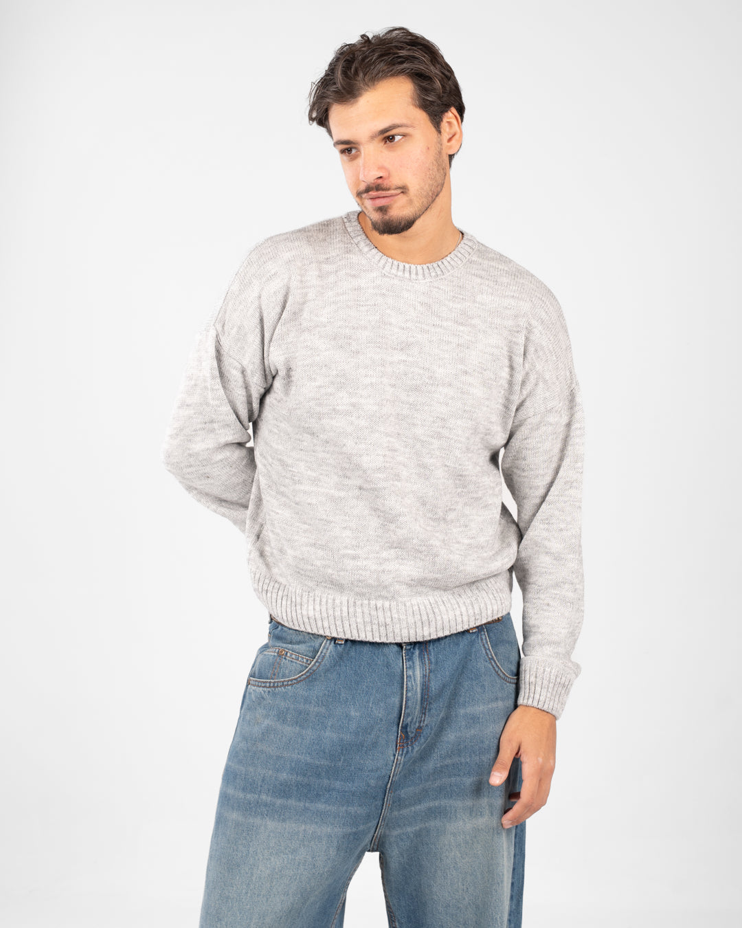 بلوفر رجالي برقبة دائرية