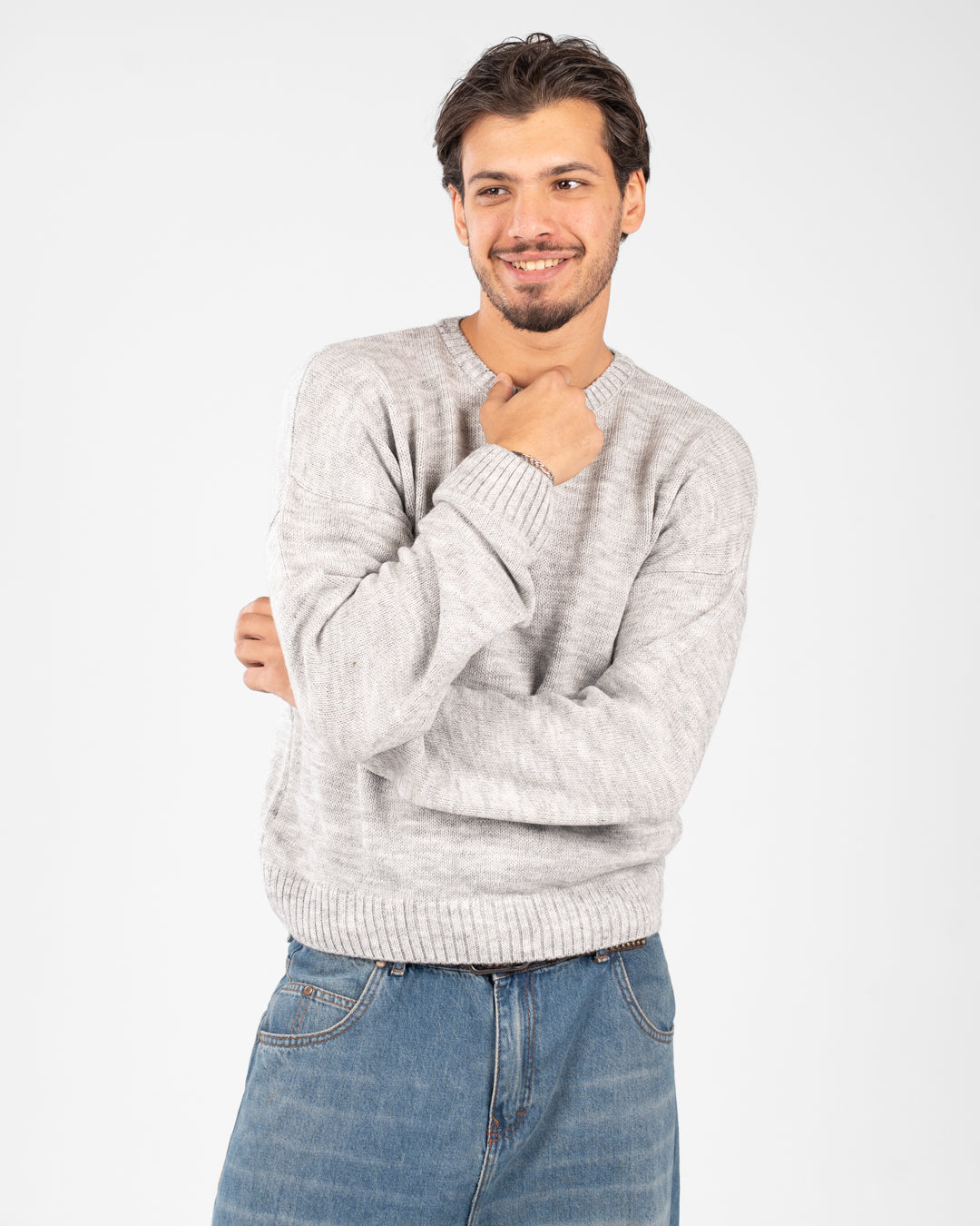 بلوفر رجالي برقبة دائرية