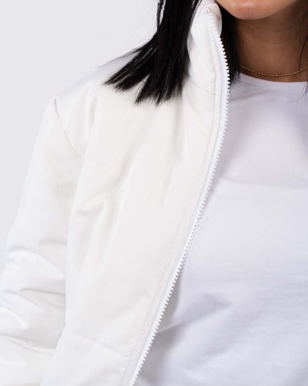 سترة نسائية مقاومة للماء بسحاب