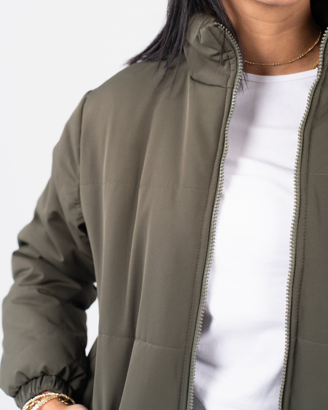 سترة نسائية مقاومة للماء بسحاب