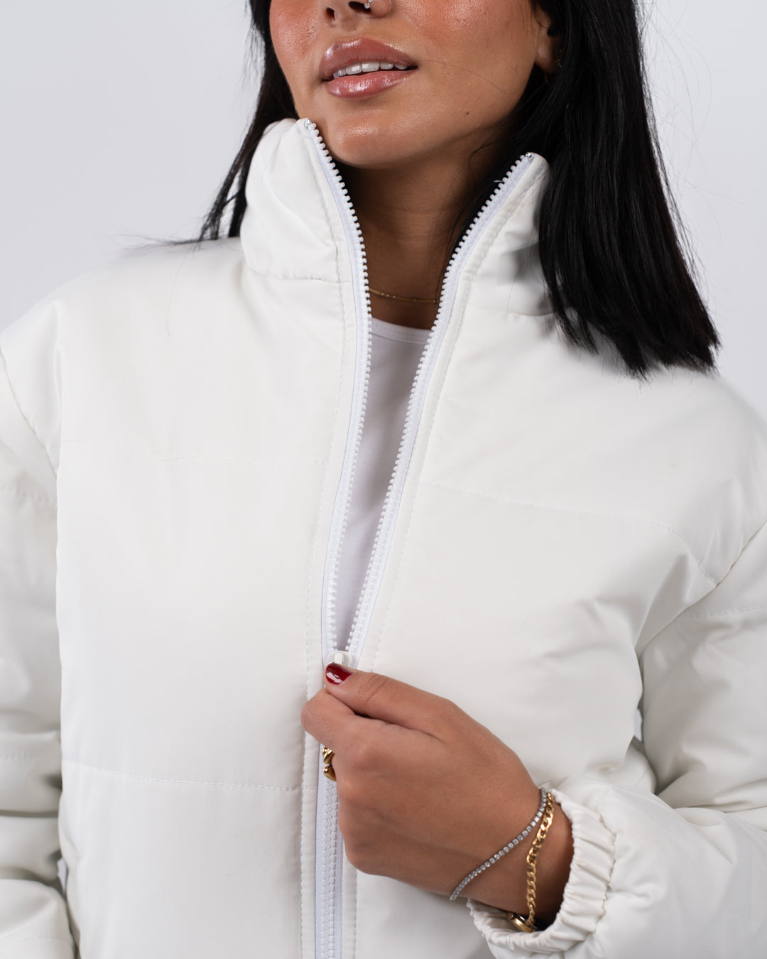 سترة نسائية مقاومة للماء بسحاب