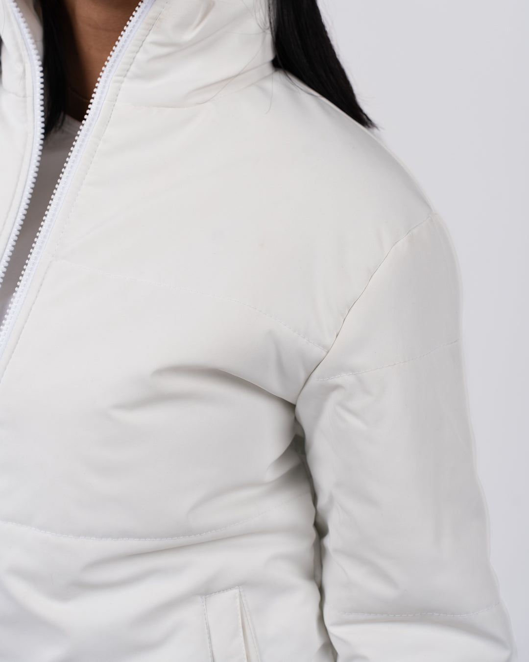 سترة نسائية مقاومة للماء بسحاب