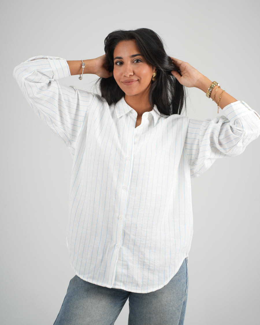 بلوزة بأكمام طويلة