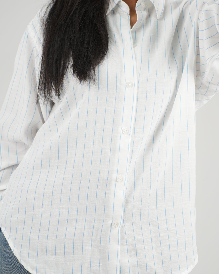 بلوزة بأكمام طويلة