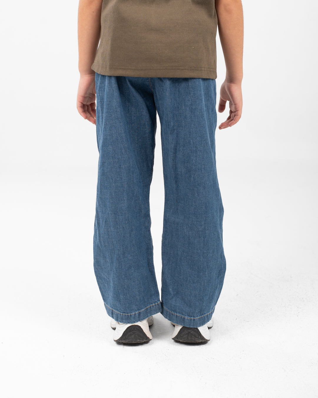 بنطال جينز واسع الساق