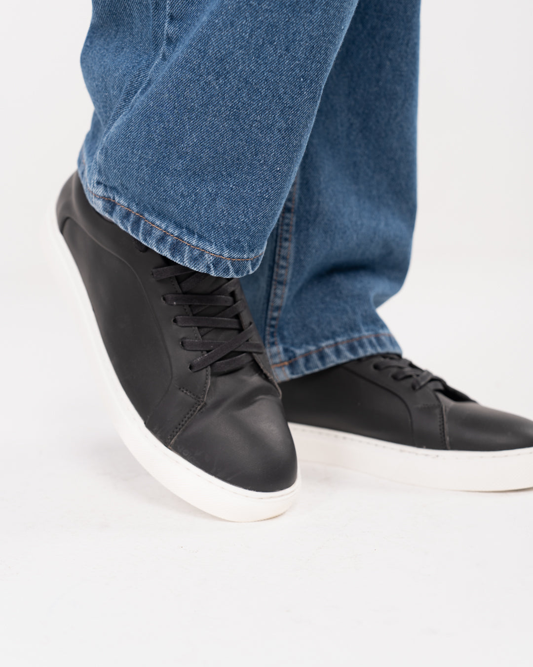 أحذية مسطحة للرجال