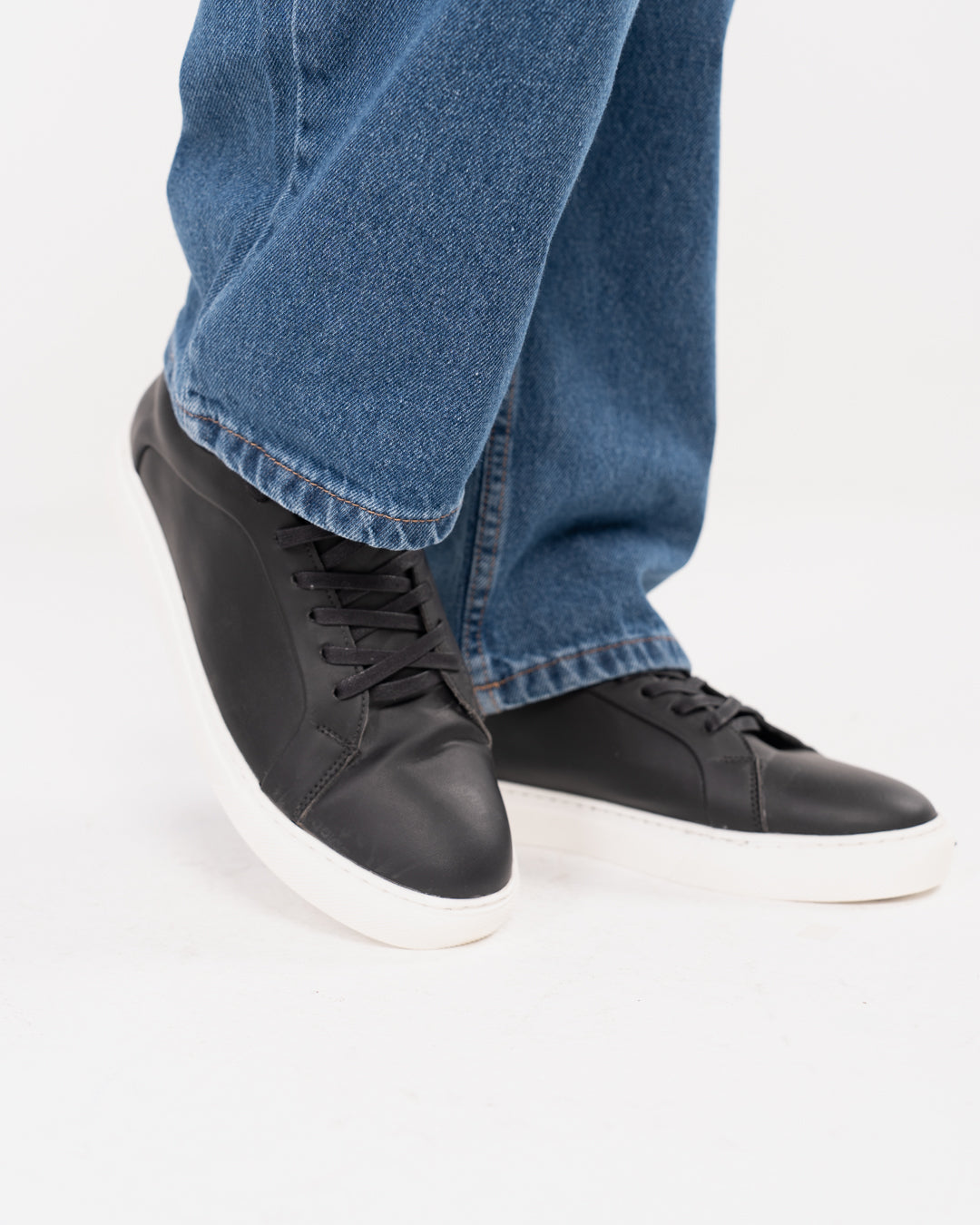 أحذية مسطحة للرجال