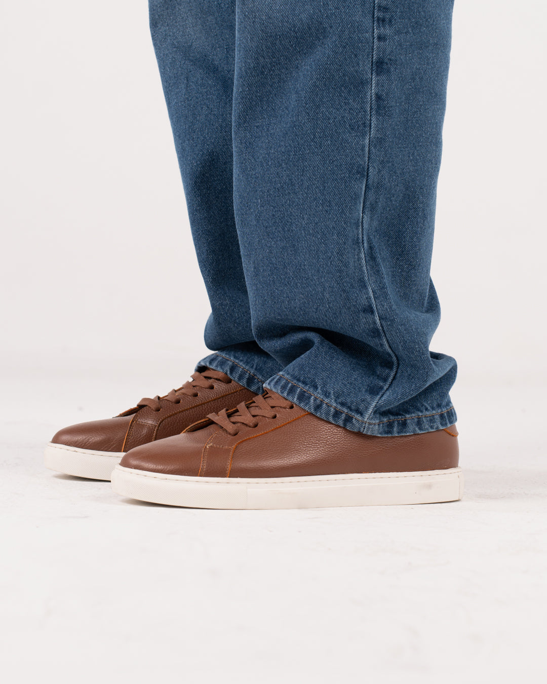 أحذية مسطحة للرجال