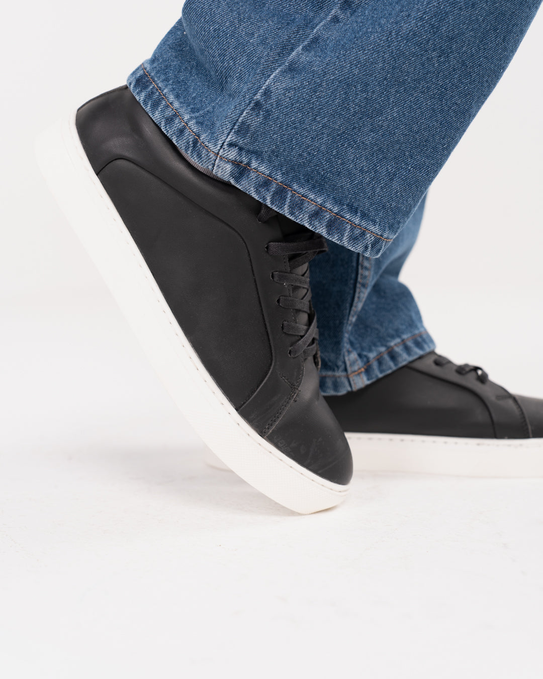 أحذية مسطحة للرجال