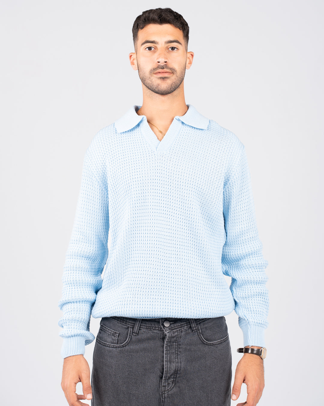 بلوفر رجالي أساسي ذو ياقة