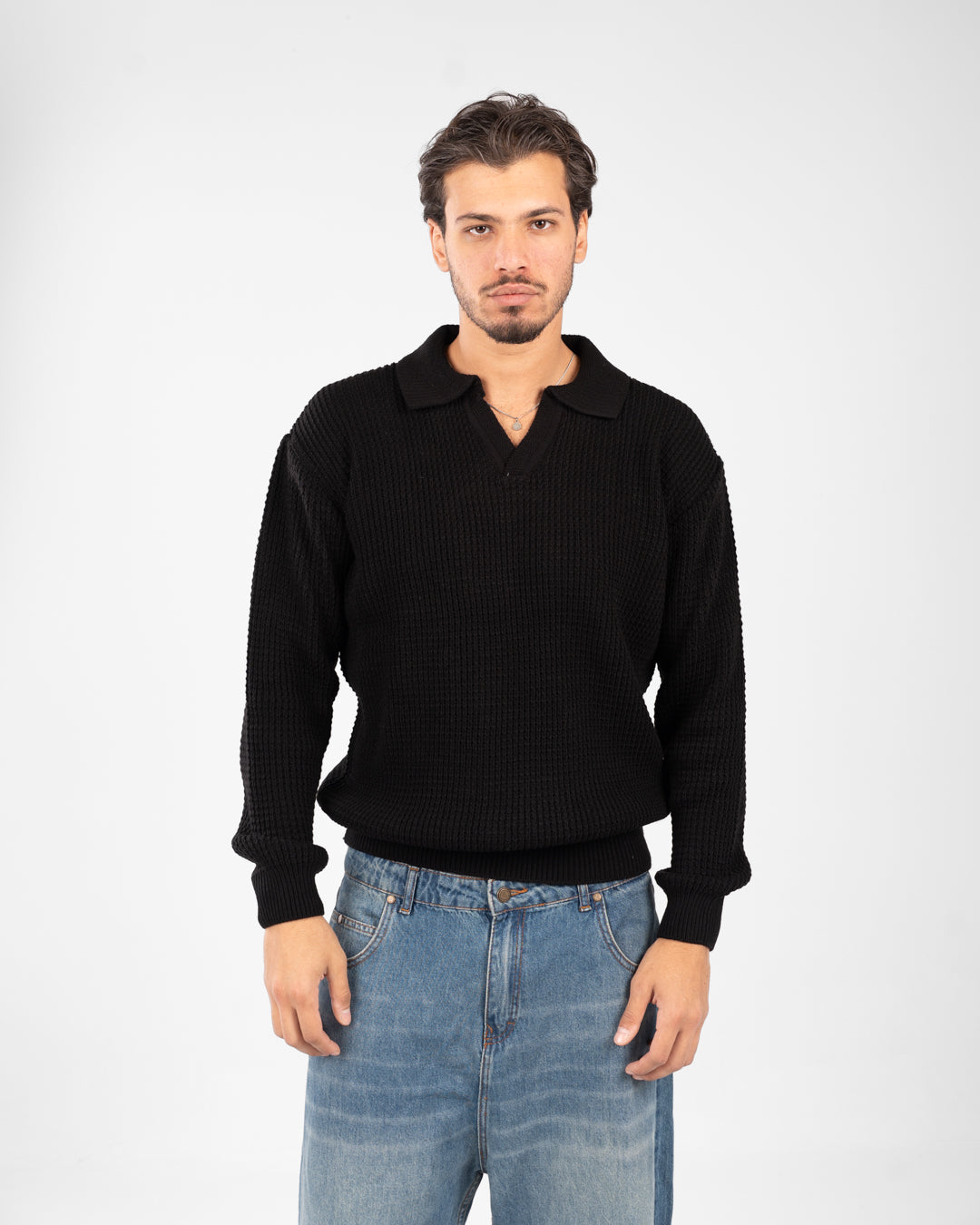 بلوفر رجالي أساسي ذو ياقة