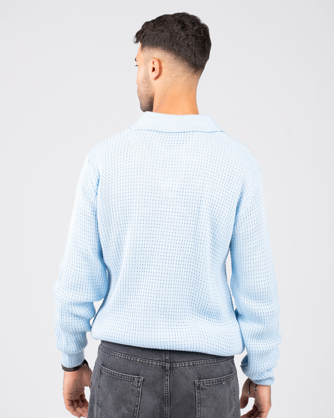 بلوفر رجالي أساسي ذو ياقة