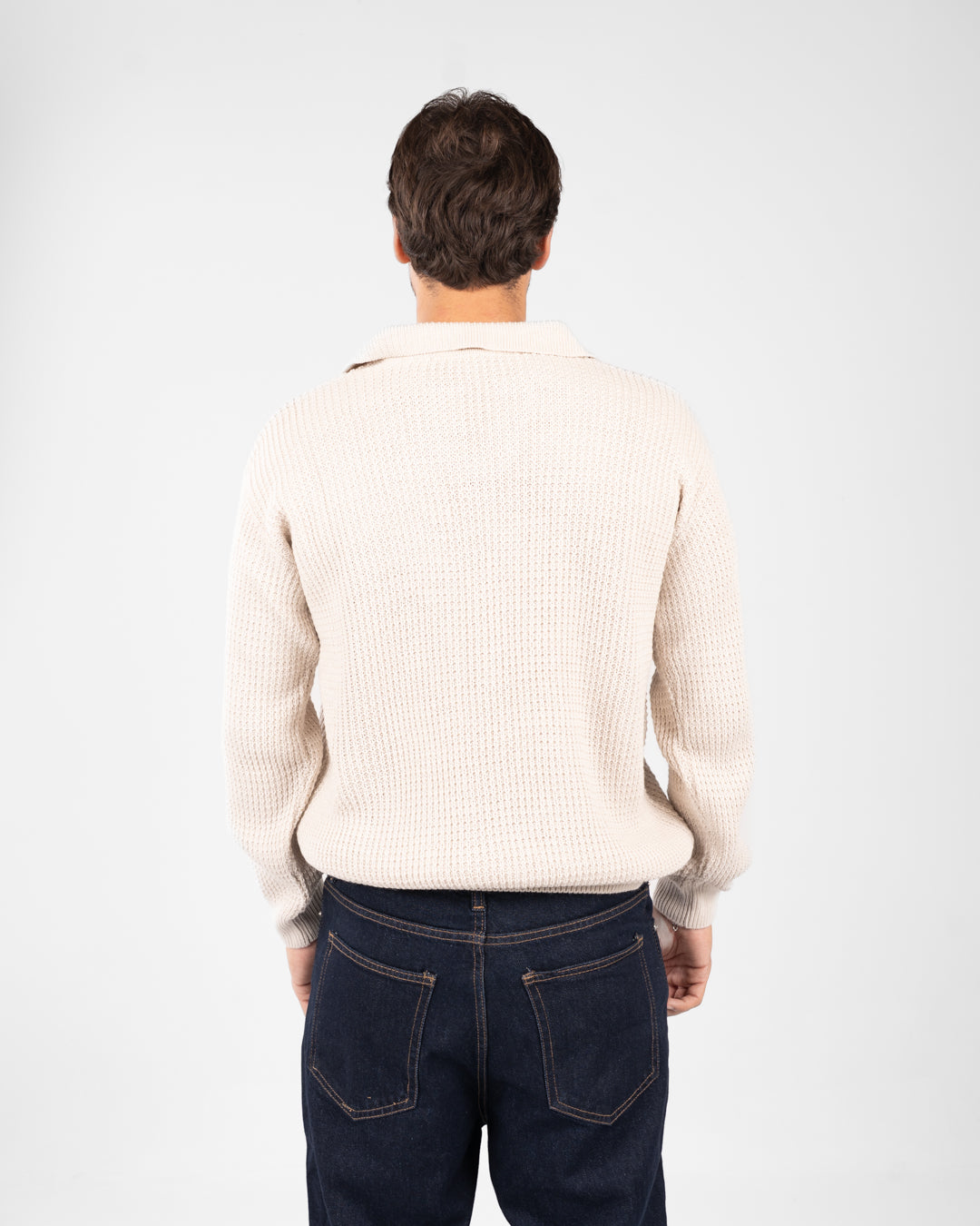 بلوفر رجالي أساسي ذو ياقة