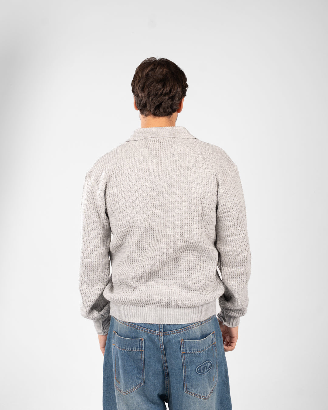 بلوفر رجالي أساسي ذو ياقة