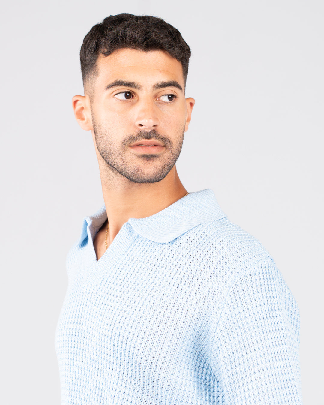 بلوفر رجالي أساسي ذو ياقة