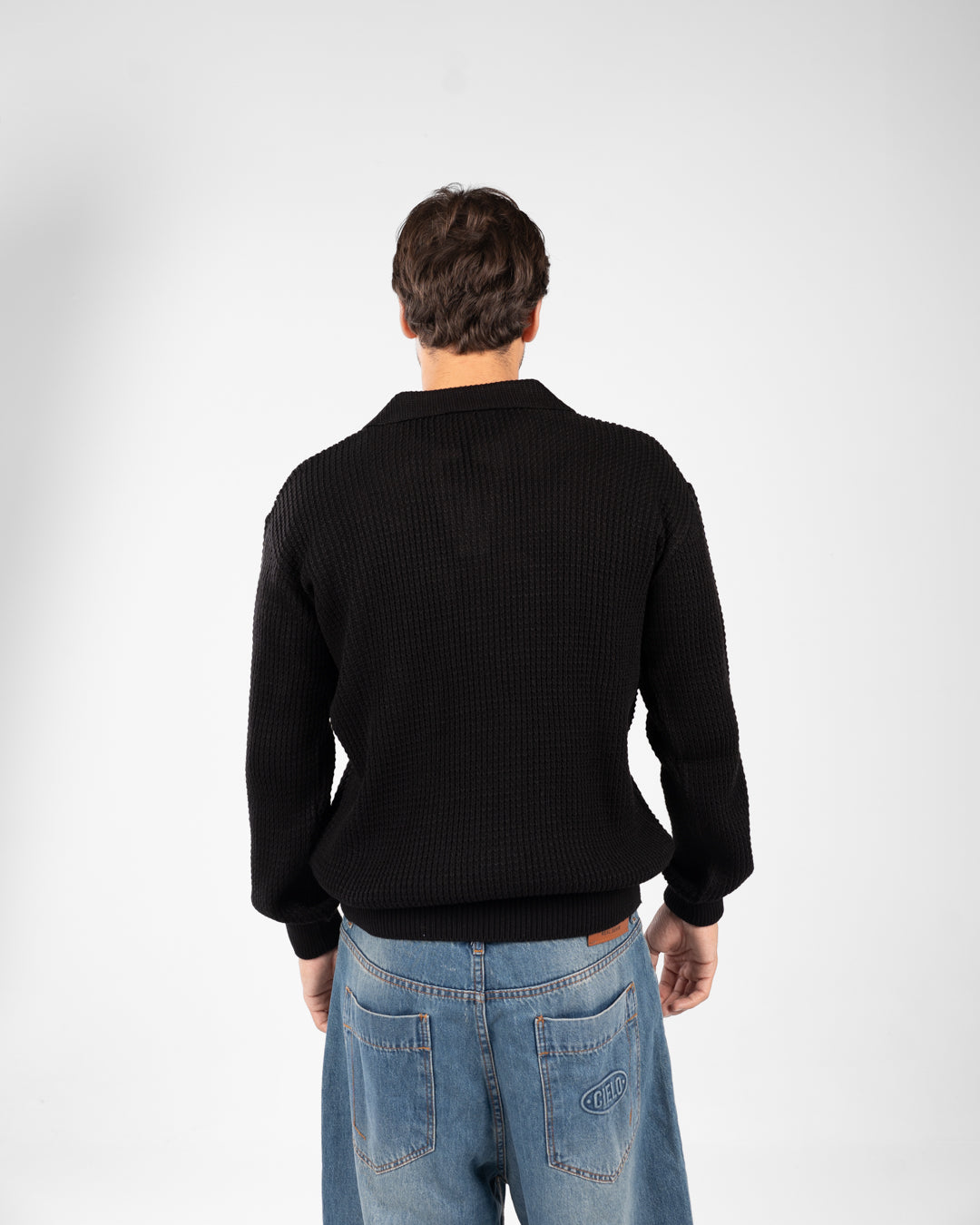 بلوفر رجالي أساسي ذو ياقة