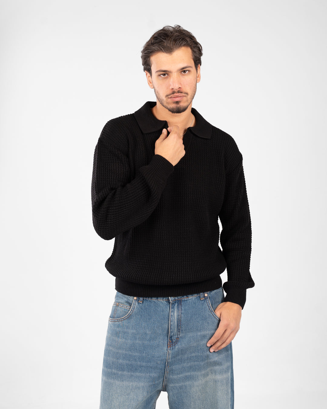 بلوفر رجالي أساسي ذو ياقة