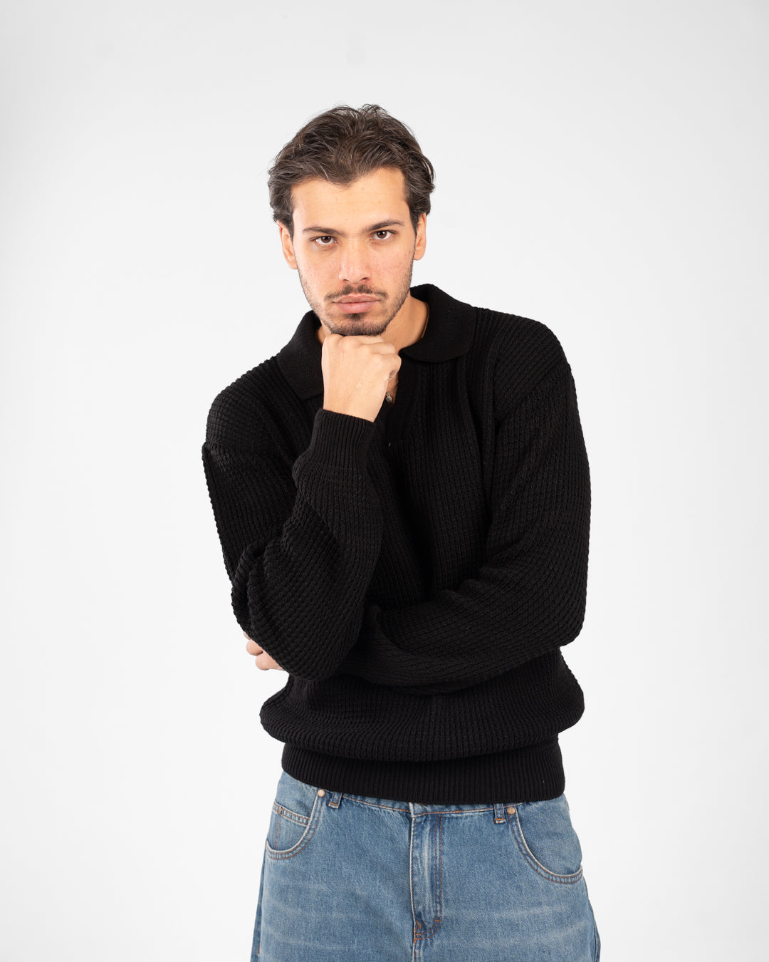 بلوفر رجالي أساسي ذو ياقة