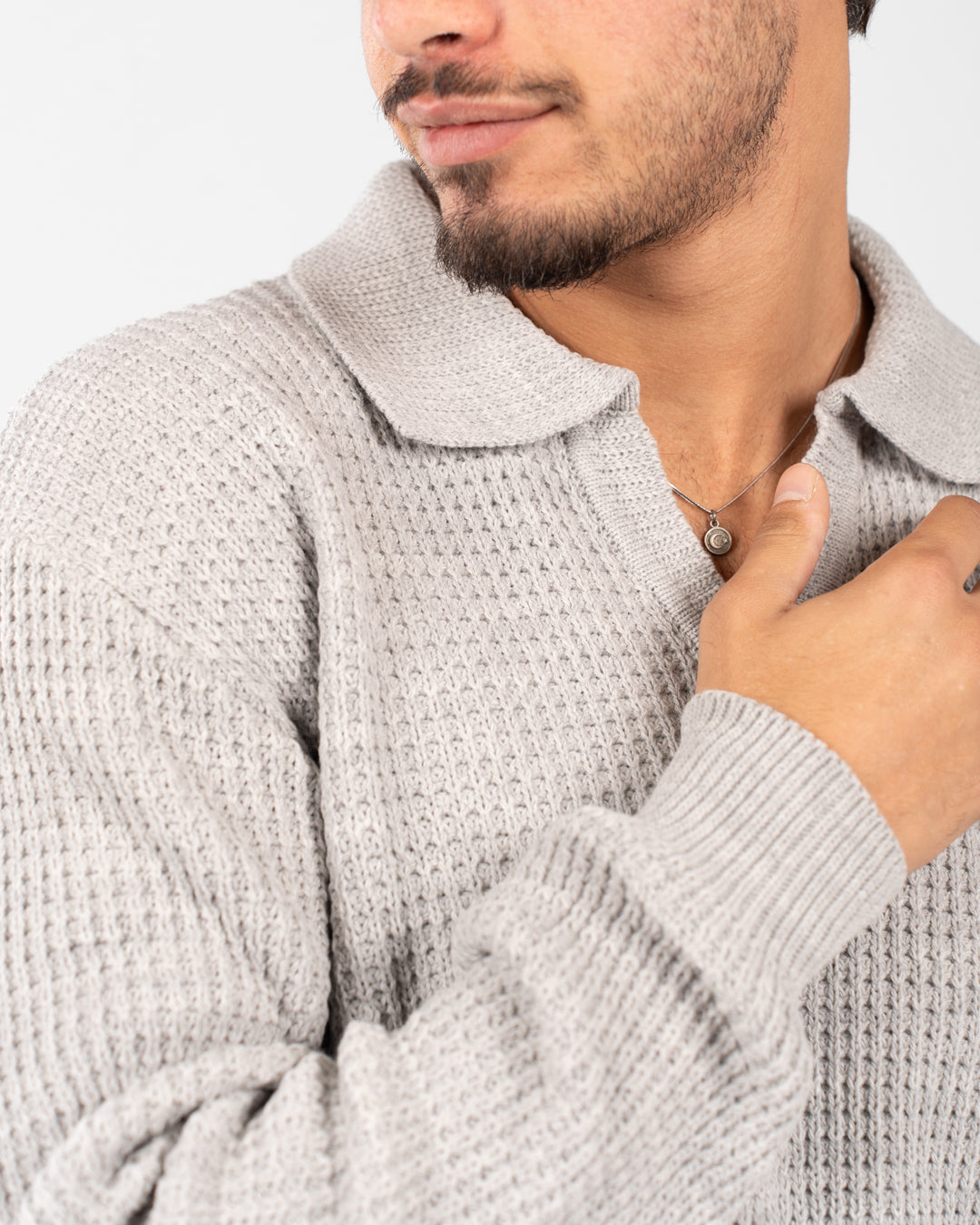 بلوفر رجالي أساسي ذو ياقة
