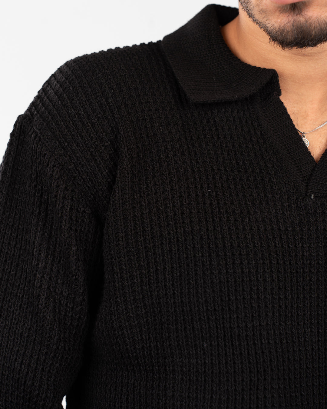 بلوفر رجالي أساسي ذو ياقة