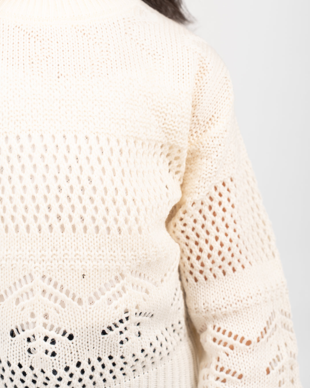 بلوفر بناتي برقبة دائرية