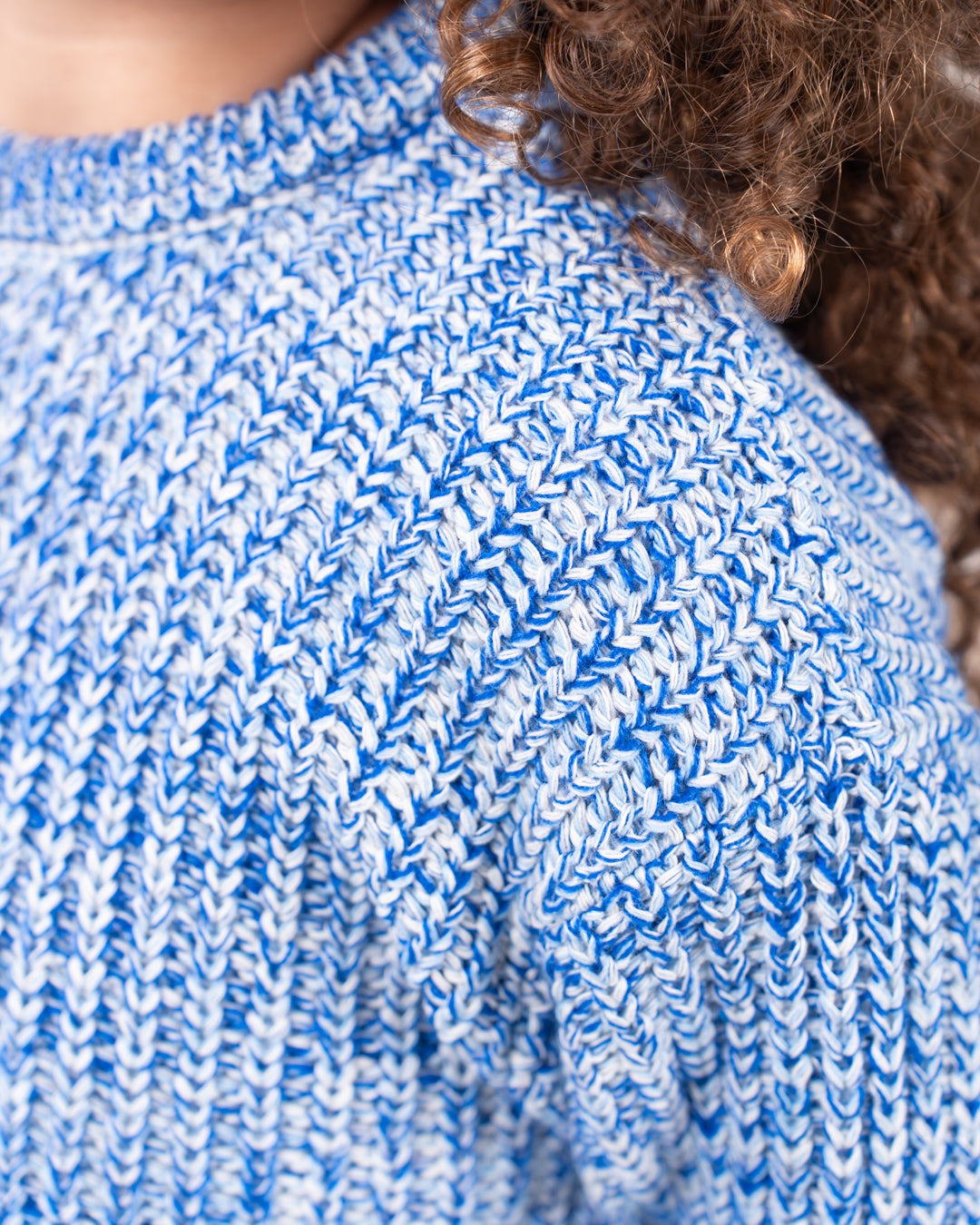 بلوفر بناتي برقبة دائرية