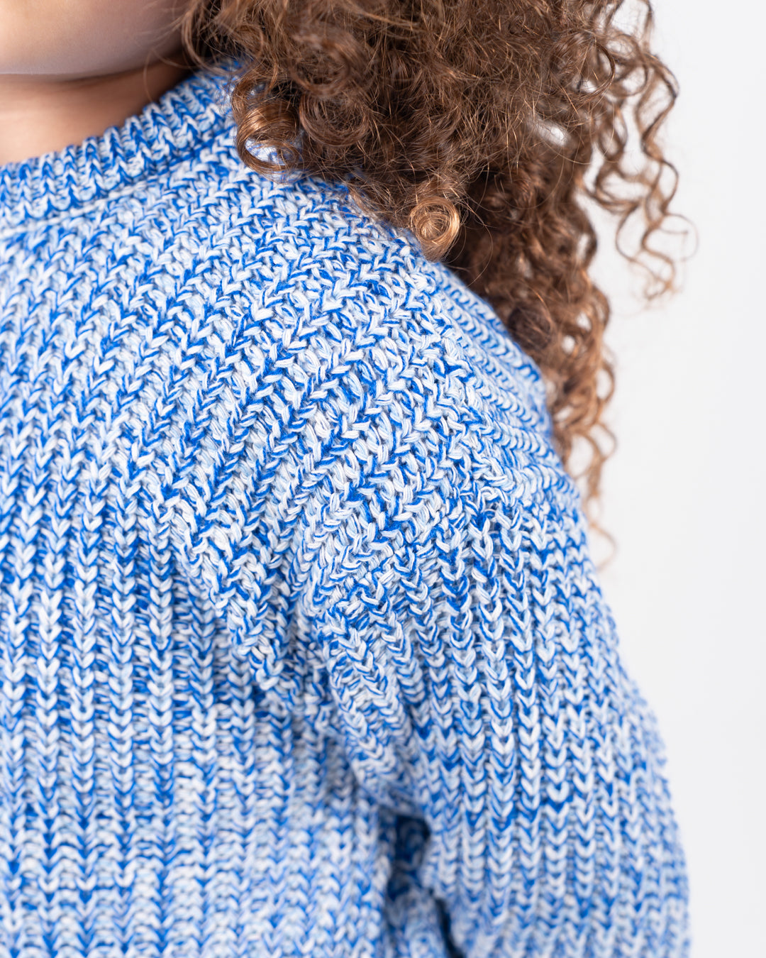 بلوفر بناتي برقبة دائرية