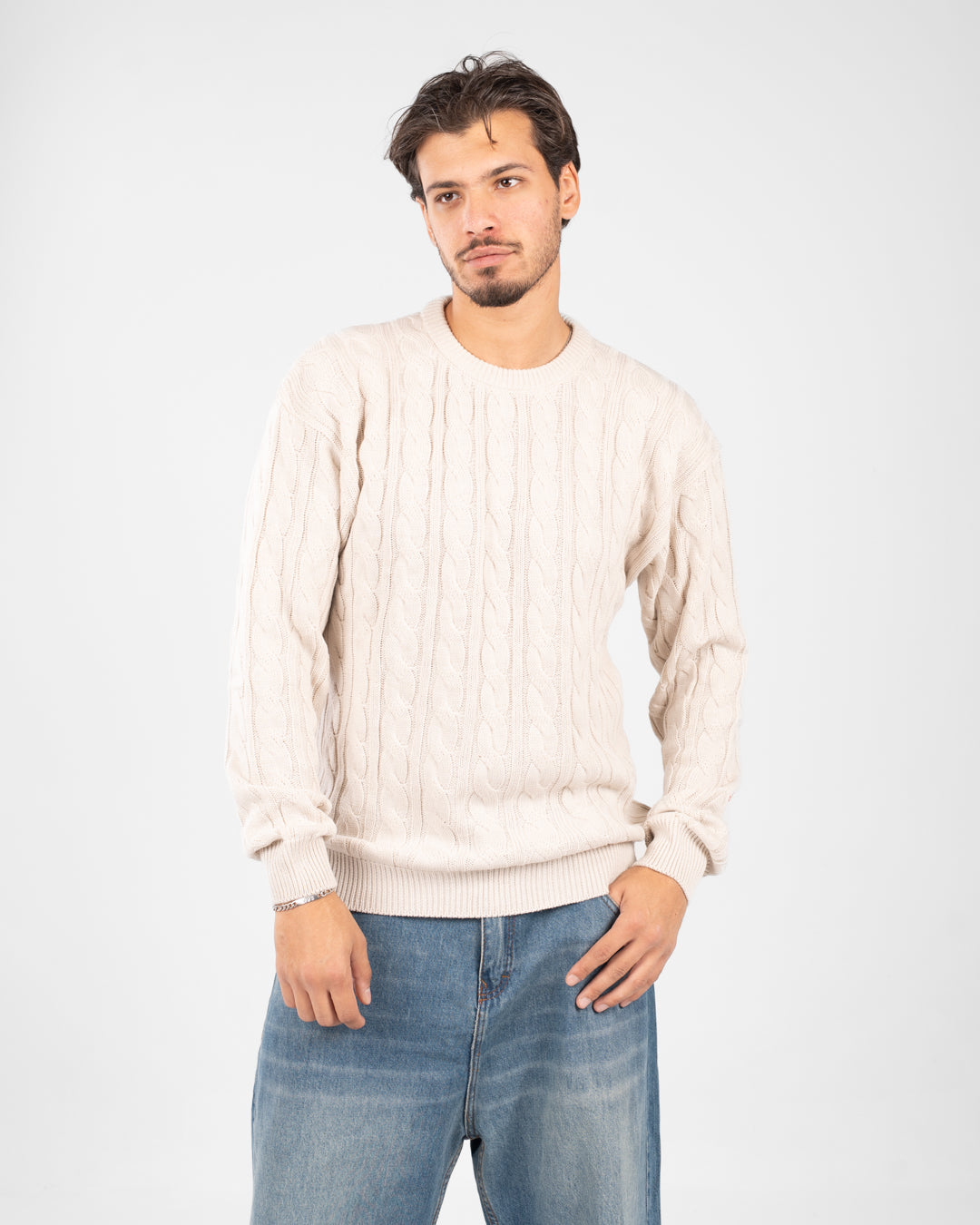 سترة رجالية مضفرة برقبة دائرية