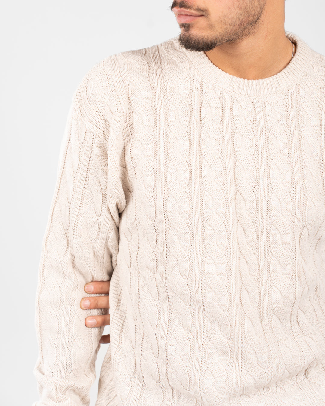 سترة رجالية مضفرة برقبة دائرية